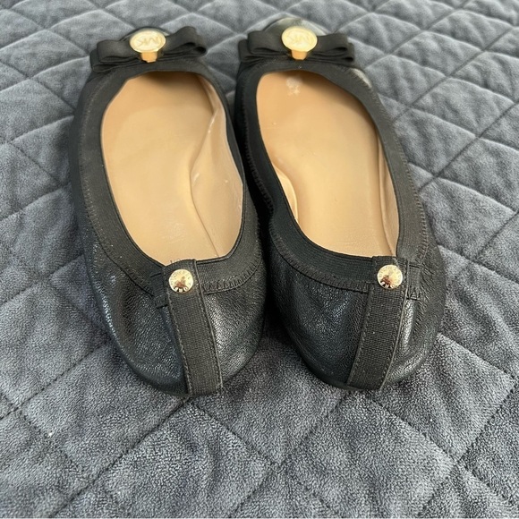 Michael Kors Flats Women 7 Shoes Black Round Cap Toe Leather Bow Gold Ballet - Picture 5 of 11